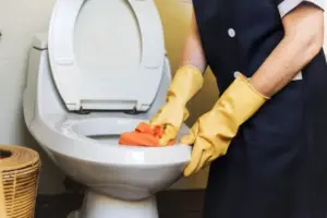 تنظيف الحمام بطريقة آمنة